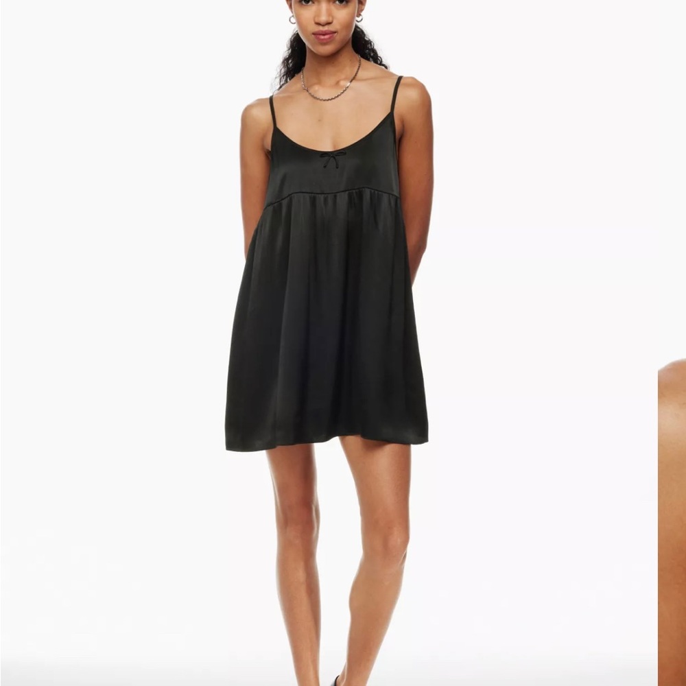 Dainty Dress
Babydoll mini dress size xs